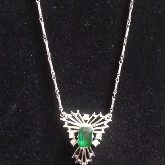 Vintage Art Deco Emerald Green Pendant Necklacebar Link Chain 14in long - Picture 9 of 9